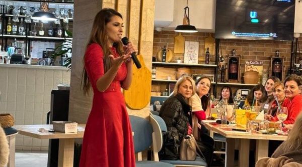 Barbati vs. Femei – Socializare si claritate in relatii la cina